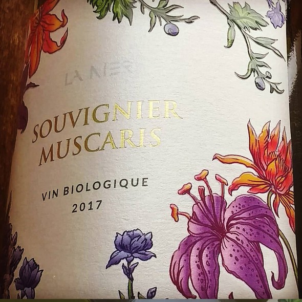 White wine label with the title 'Printed label for Souvigner Muscaris wine'