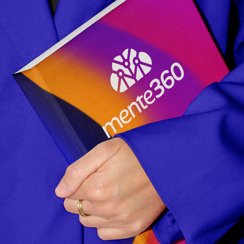 Modern logo with the title 'mente360'