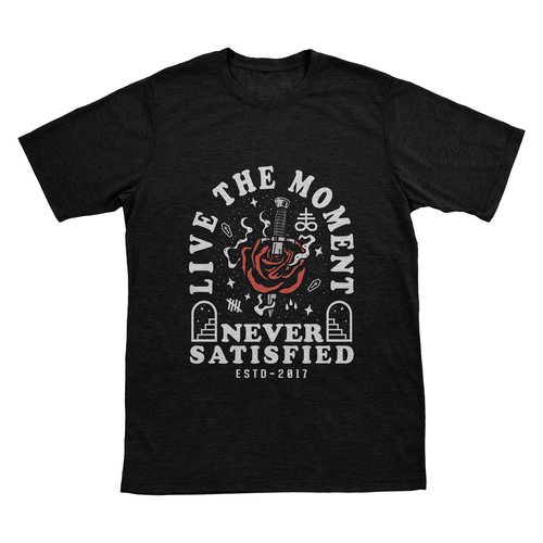 Bold t-shirt with the title 'live the moment'