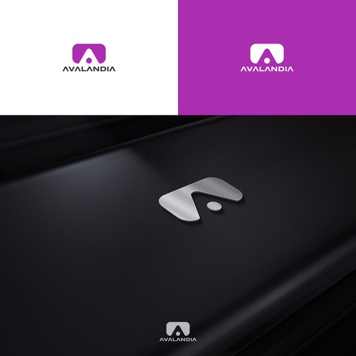 VR logo with the title 'AVALANDIA VR Experience Center '