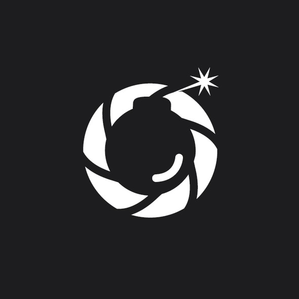 Aperture logo with the title 'photobomb studio'