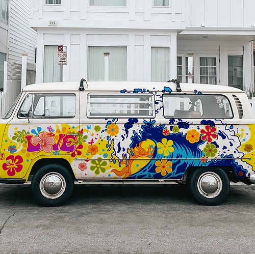 Peaceful logo with the title 'Hippie Bus'