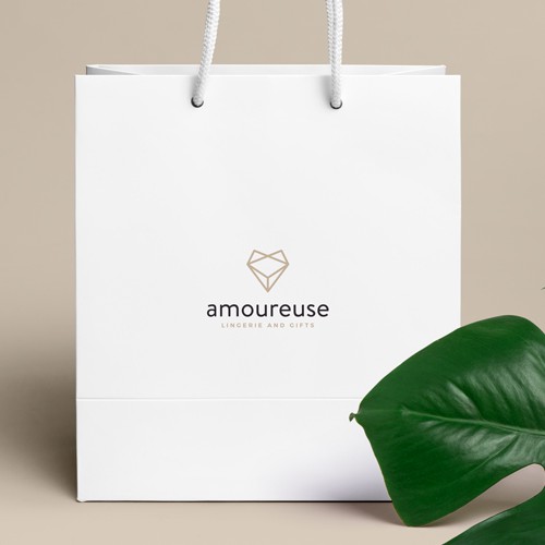 Contemporary logo with the title 'Amoureuse fine lingerie'