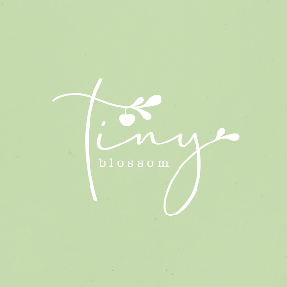 Baby food logo with the title 'tiny blossom'