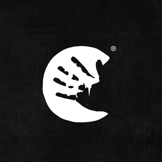 Chalkboard logo with the title 'Unique Negative Space Logo For Chalky Clothing'