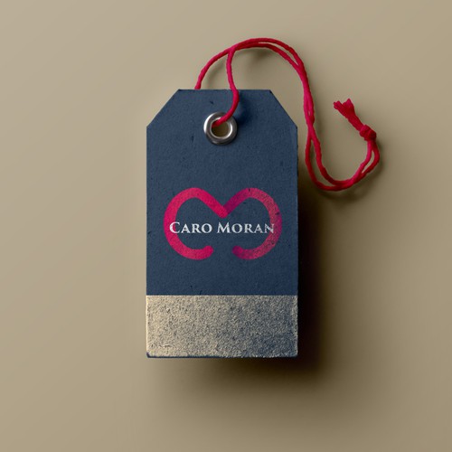 Feminine logo with the title 'Logotipo para Carolina Moran'