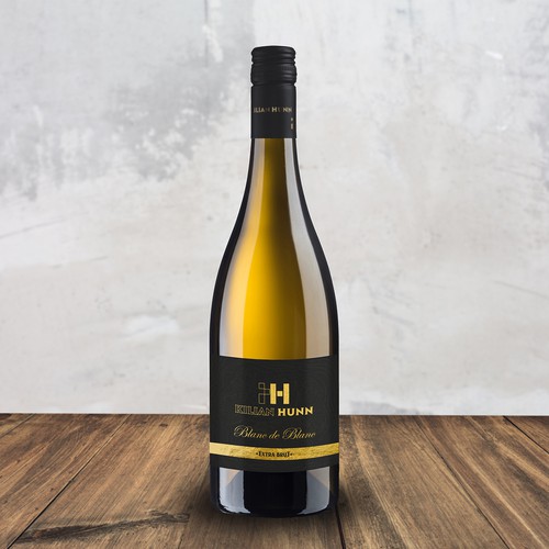 Embossed label with the title 'Wine bottle Kilian Hunn Blanc de Blanc'