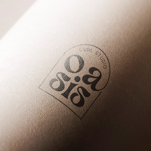 A logo for a curl studio that supports woman in feeling confident in their natural texture Design by perféctroll