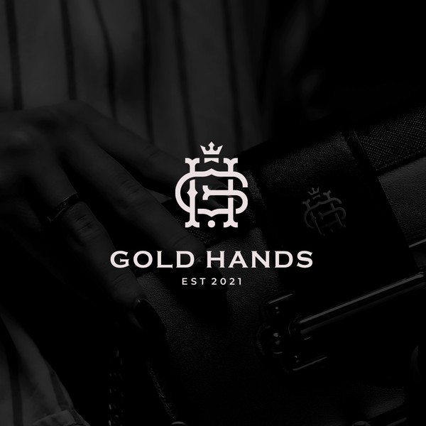 Design realizzato da Antgev intitolato "Gold Hands. Elegenad and Luxury Logo Design"