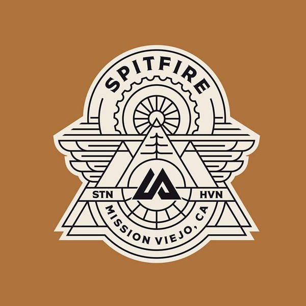 We are looking for sports wear logo with a silver fox that is strong and muscular. concursos de