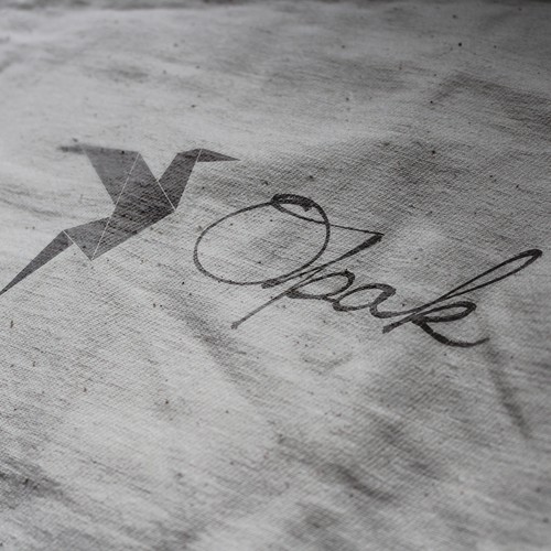 Logo for a Women Fashion Label (Target group: 30-50 years old) Design by Leon