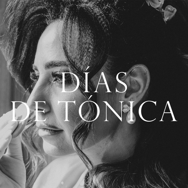 Wedding photographer logo