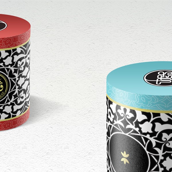 Create an extraordinary vintage package design for a vase-like product.