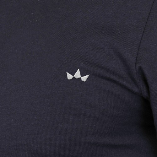 Clothing  street wear label, which contains a crown Design by logosapiens™